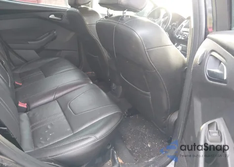 2014 Ford Focus Titanium z USA, uszkodzony, nr VIN 1FADP3J22EL263701